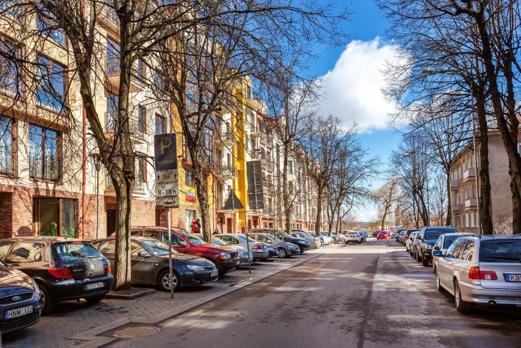 Апартаменты EDEN - A Bright Modern Apartment in Old Town by Houseys Вильнюс-52